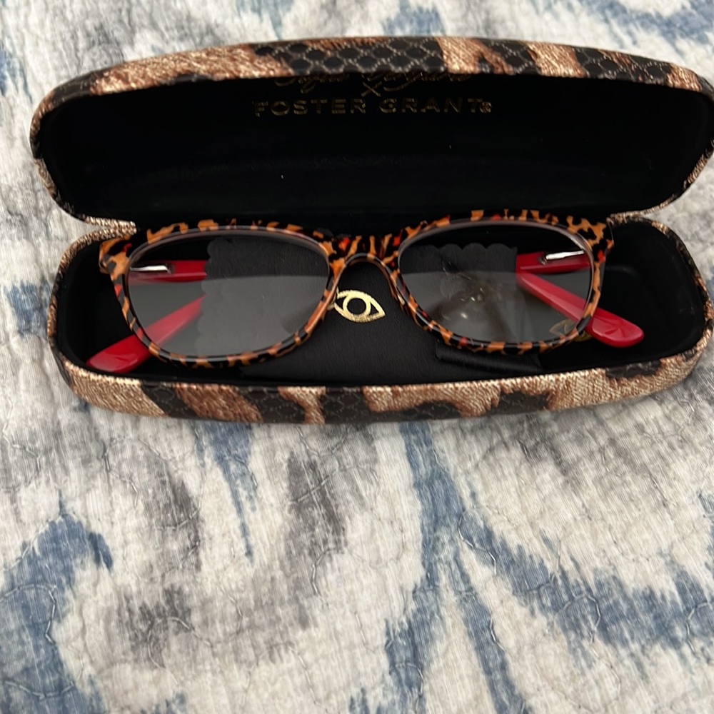 New NWT Sophia Vergara Foster Grant Reading Glasses +1.50